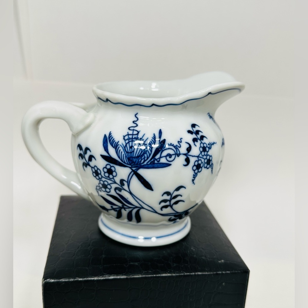 Vintage Blue Danube Porcelain Cream & Sugar Set - Picture 5 of 14